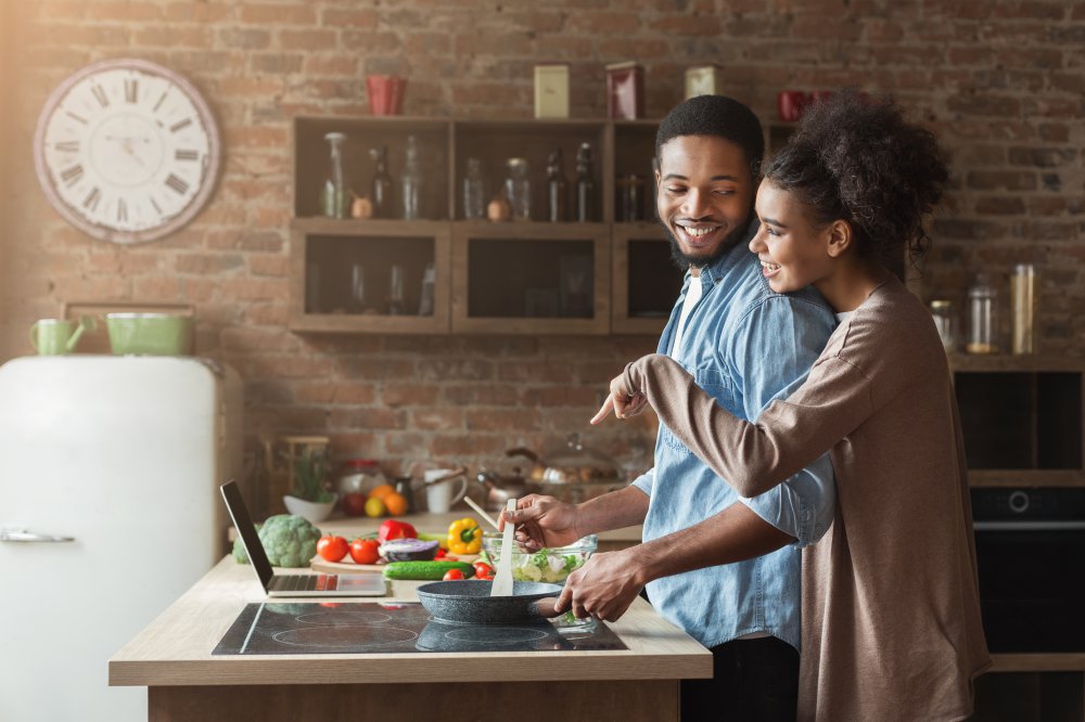 indoor-date-idea-cook-together