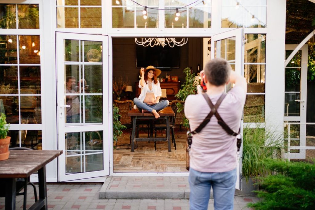 Maternity Photoshoot as a Mother's Day Gift